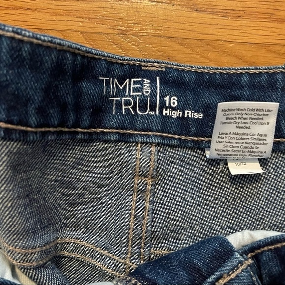 Time and Tru | High Rise Denim Shorts | size 14 - Picture 7 of 7
